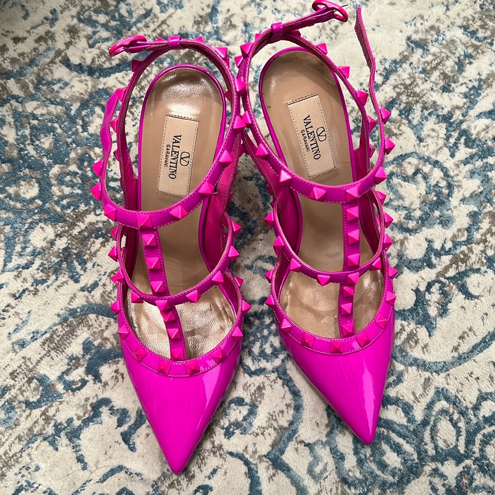 Valentino Rockstud Caged Pumps Pink Patent

Worn only a few times.